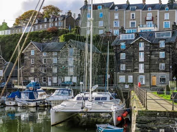 The Captain'S Penthouse Porthmadog Bagian luar foto